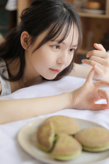 小SAO货撅起屁股扒开动态图